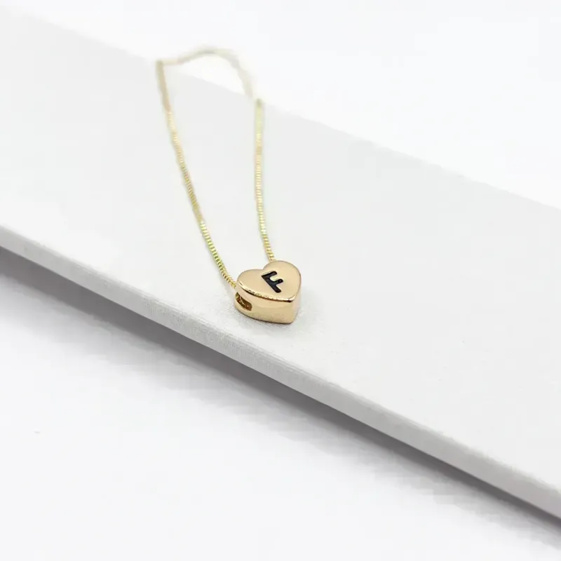 COLAR CORAÇÃO 0.9MM COM LETRA E DETALHE EM PRETO - F