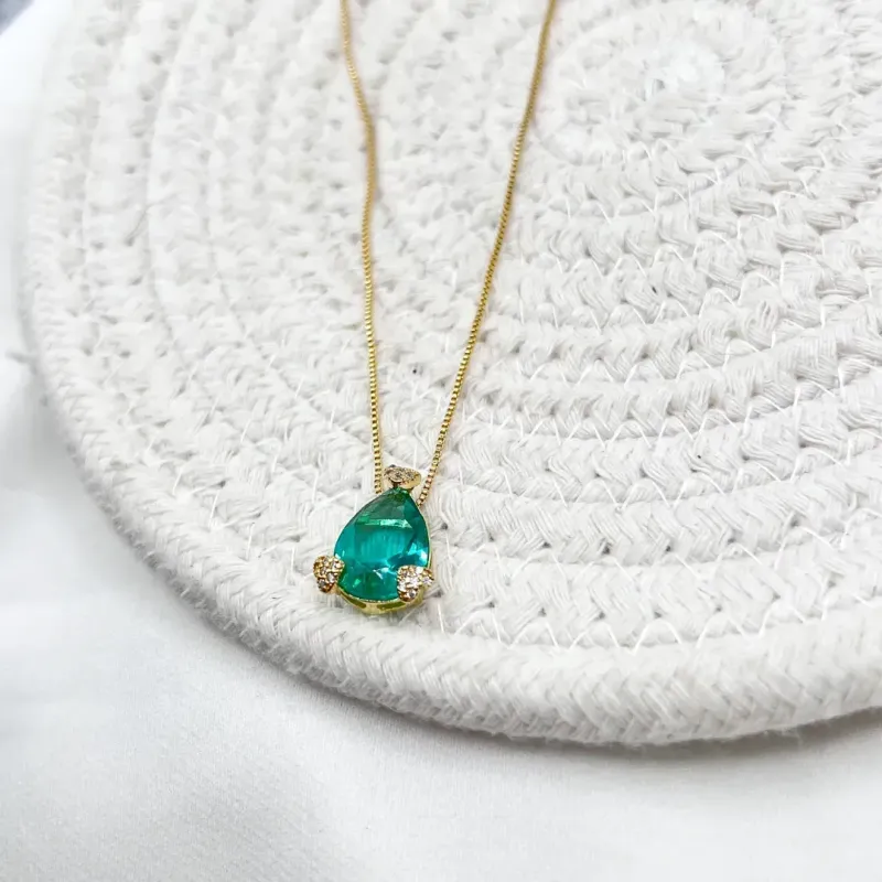 COLAR GOTA COM DETALHES EM CORAÇÃO DE MICRO ZIRCONIAS