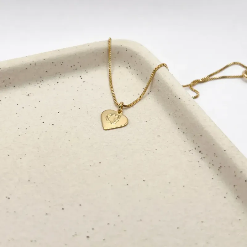 COLAR LETRA CORAÇÃO REPLICA OURO - G