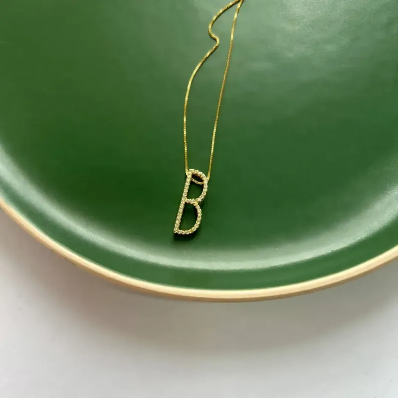 COLAR LETRA LONGA DE MICRO ZIRCONIAS - B