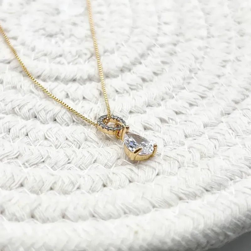 COLAR PINGENTE GOTA E DETALHE REDONDO EM MICRO ZIRCONIAS