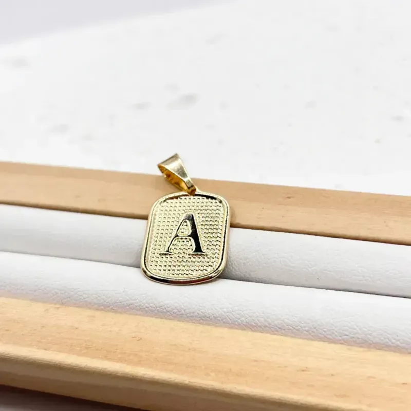 PINGENTE MEDALHA PEQUENA DE LETRA 1,5X2,00 - A