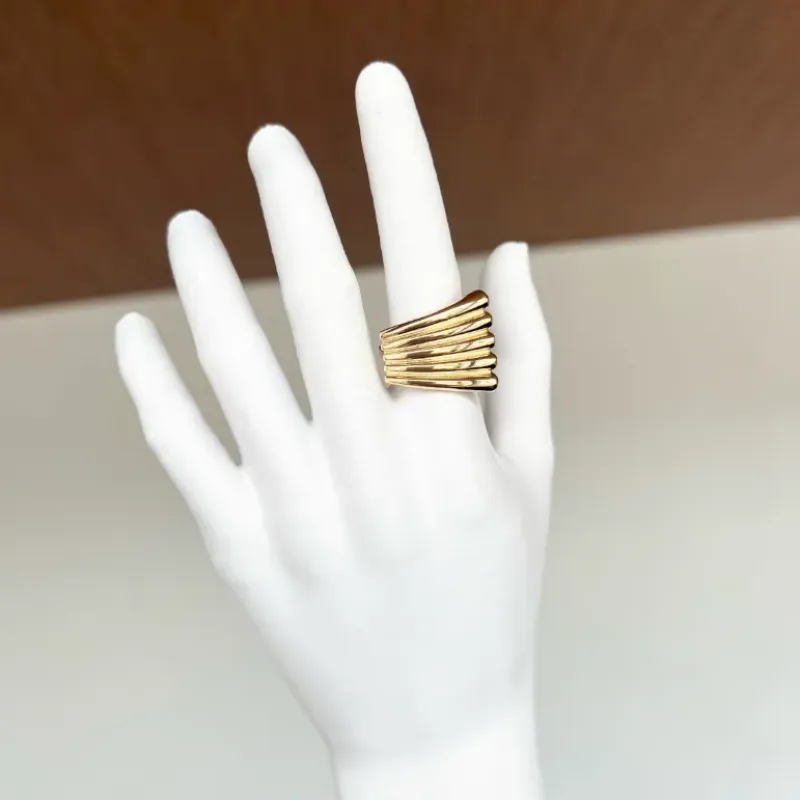ANEL LEQUE EM CAMADAS