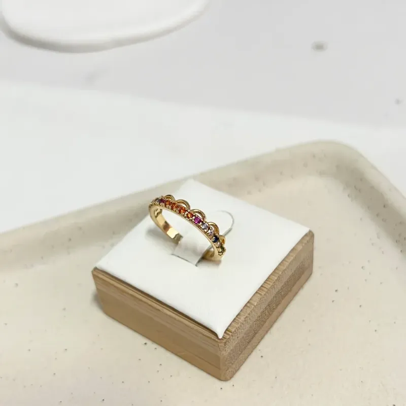 ANEL MULTICOLOR COM DETALHES