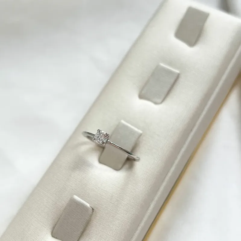 ANEL SOLITÁRIO PRATA925 TRADICIONAL BANHADO EM RÓDIO BRANCO