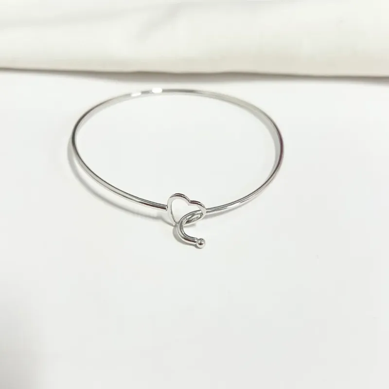BRACELETE FIO CORAÇÃO COM ENGATE