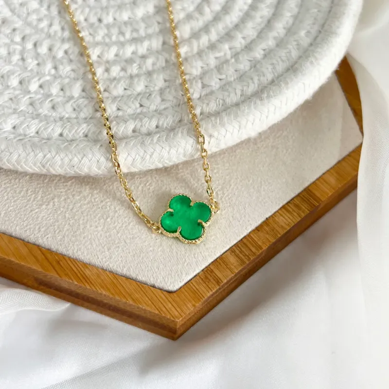 COLAR CHOKER TREVO VERDE ACRÍLICO 45CM