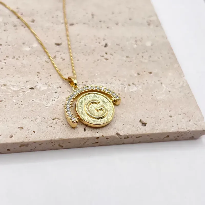 COLAR LETRA GIRATÓRIA ZIRCONIA CRISTAL - G