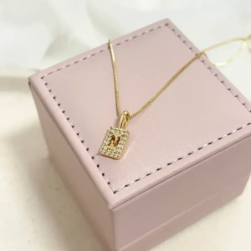 COLAR LETRA MINI MEDALHA CRAVEJADA COM LETRA - N