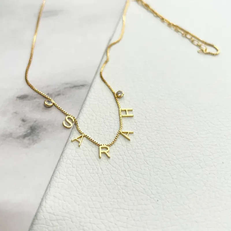 COLAR PERSONALIZADO 5 LETRAS E ZIRCONIAS NAS PONTAS - SARAH