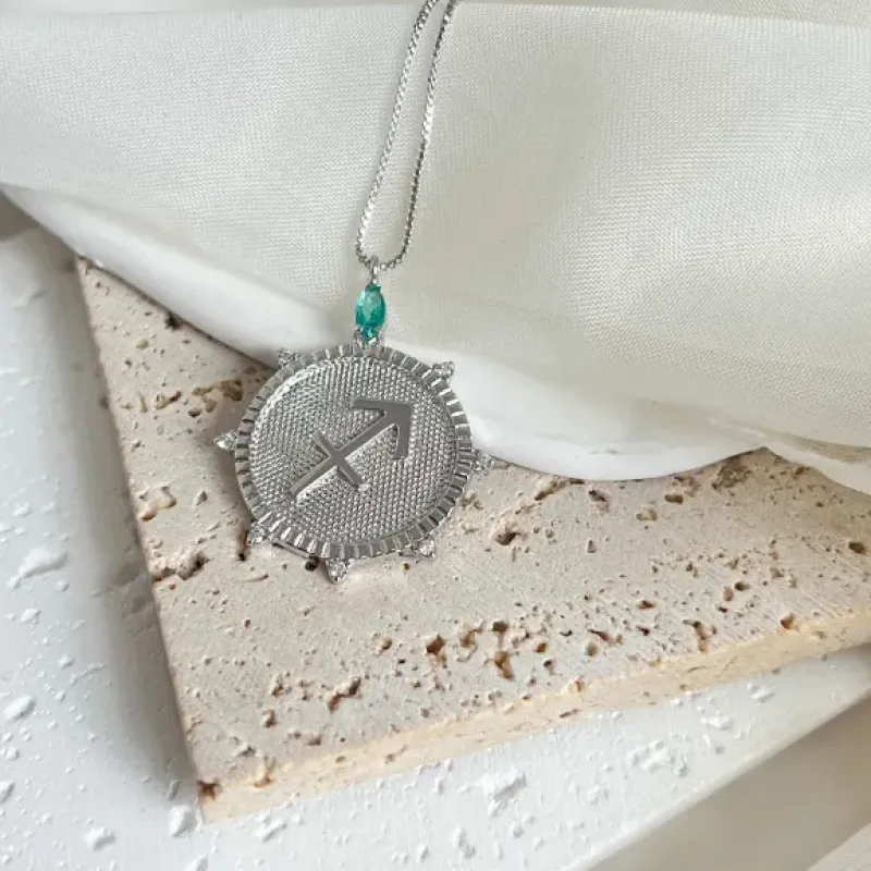 COLAR SIGNO SAGITÁRIO COM PEDRINHAS