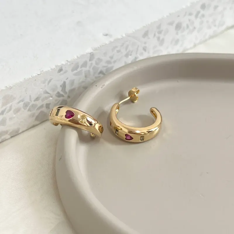 BRINCO ARGOLA COM DETALHES EM PEDRAS