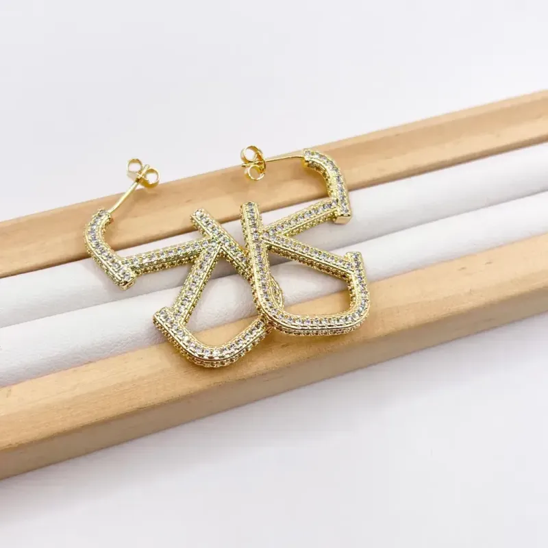 BRINCO ARGOLA CRAVEJADA INSPIRAÇÃO VALENTINO 3,7CM