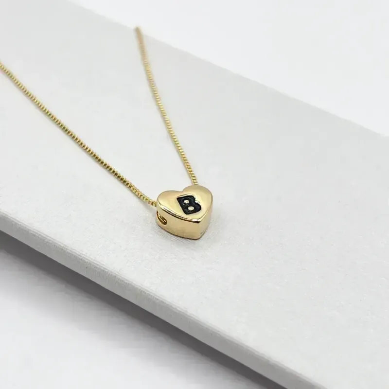 COLAR CORAÇÃO 0,9MM COM LETRA E DETALHE PRETO - B