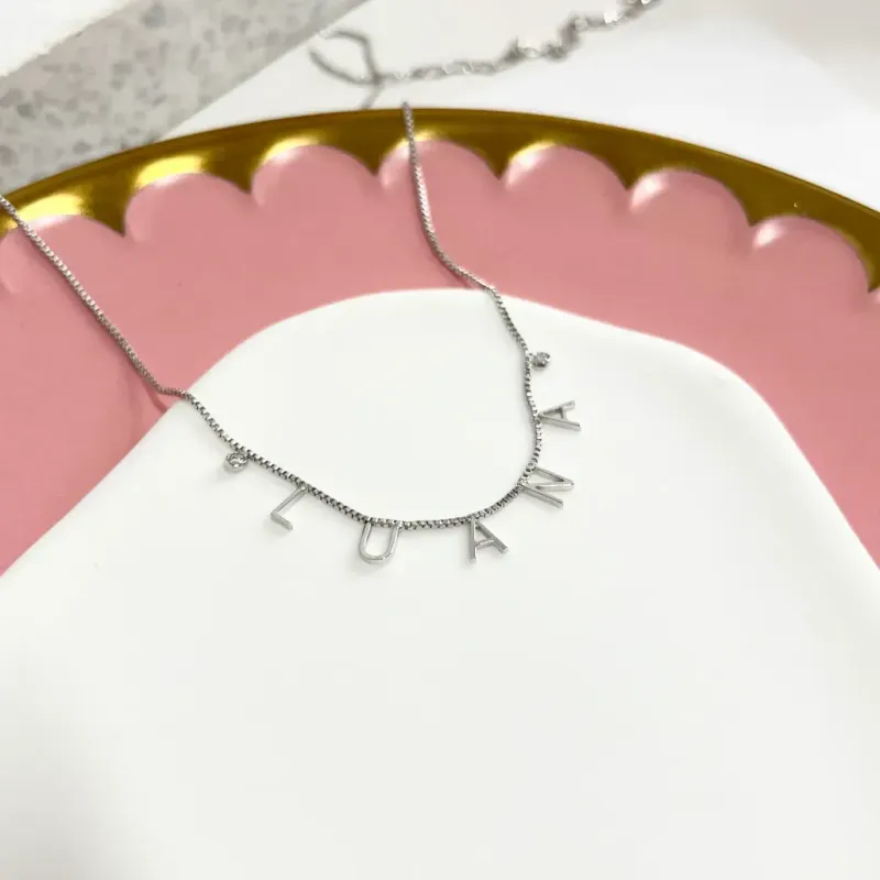 COLAR PERSONALIZADO 5 LETRAS E ZIRCONIAS NAS PONTAS - LUANA