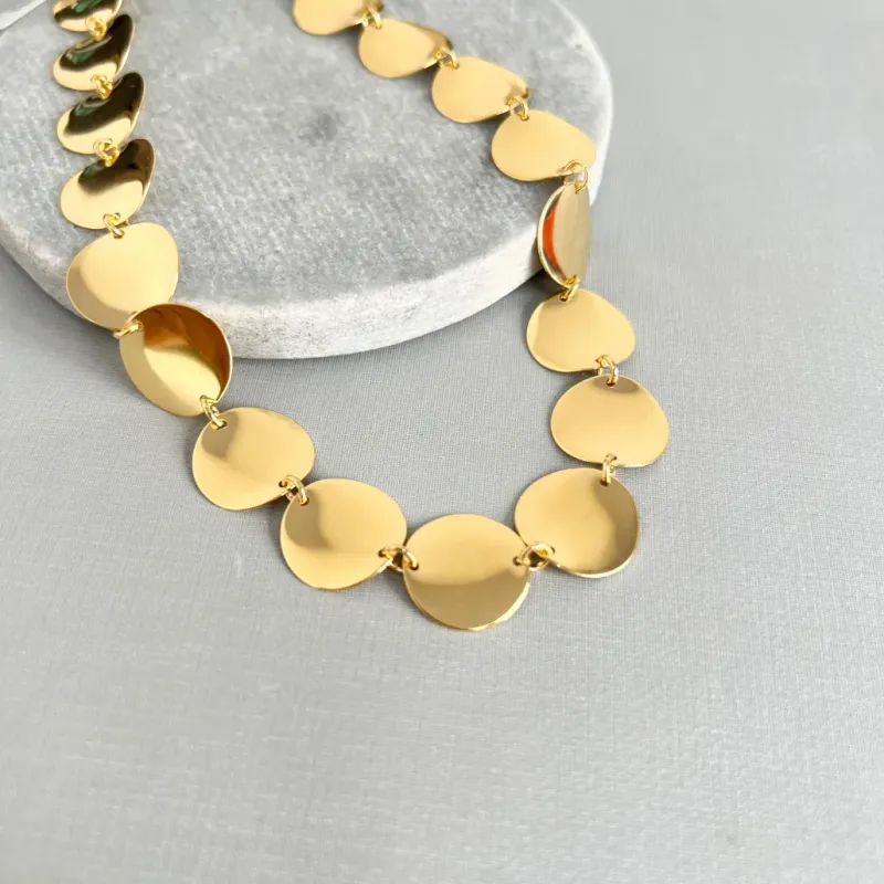 COLAR CHOKER MEDALHAS