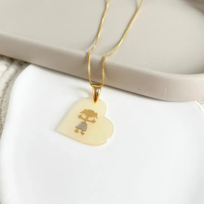 COLAR CORAÇÃO MADRE PÉROLA 3CM - MENINA