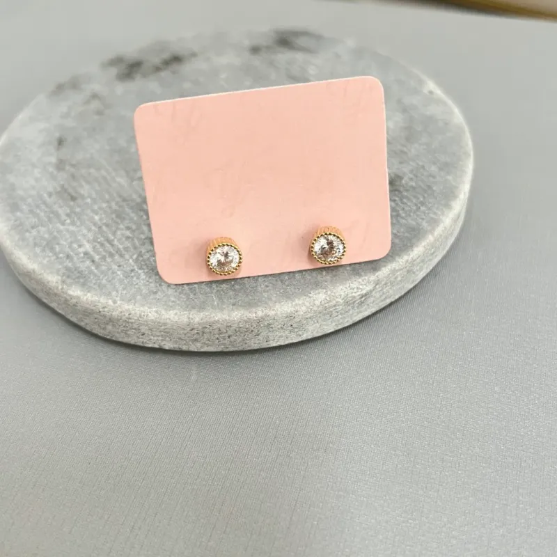 BRINCO ZIRCONIA REDONDA COM ACABAMENTO