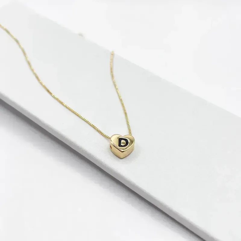 COLAR CORAÇÃO 0,9MM COM LETRA E DETALHE PRETO D