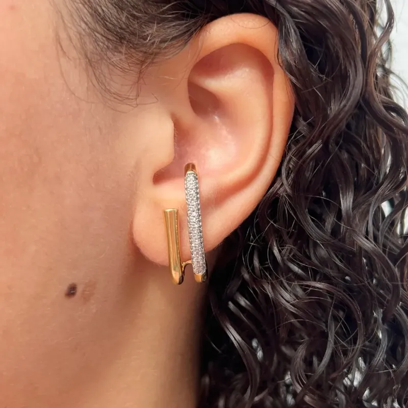 BRINCO EAR HOOK DUPLO COM MICRO ZIRCONIAS