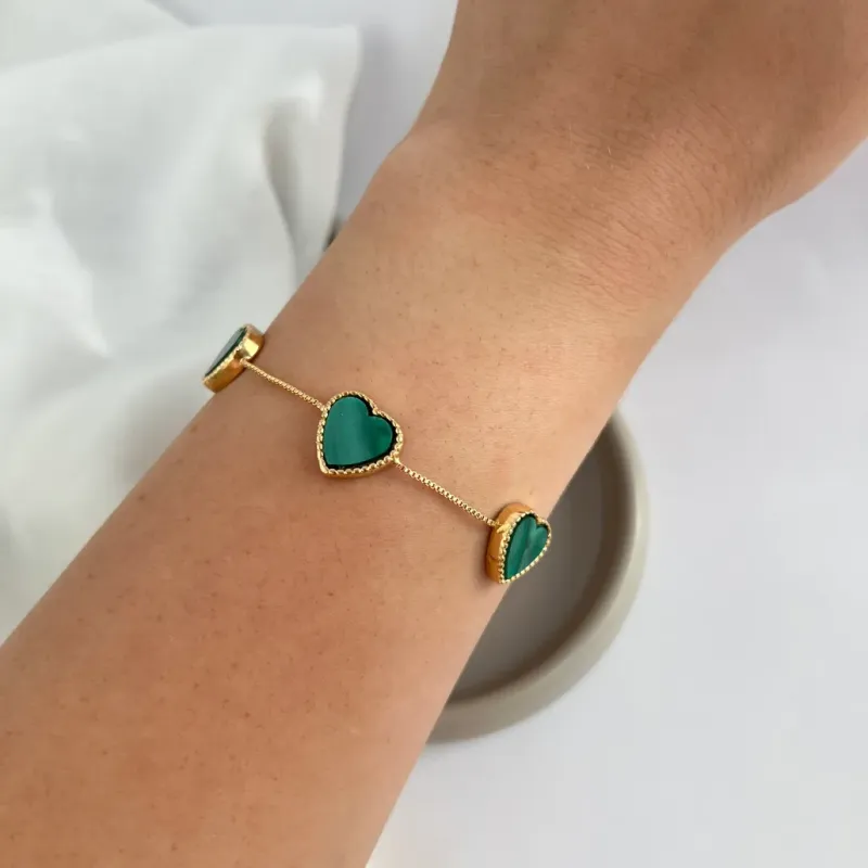 PULSEIRA 3 CORAÇÕES VERDES EM ACRÍLICO