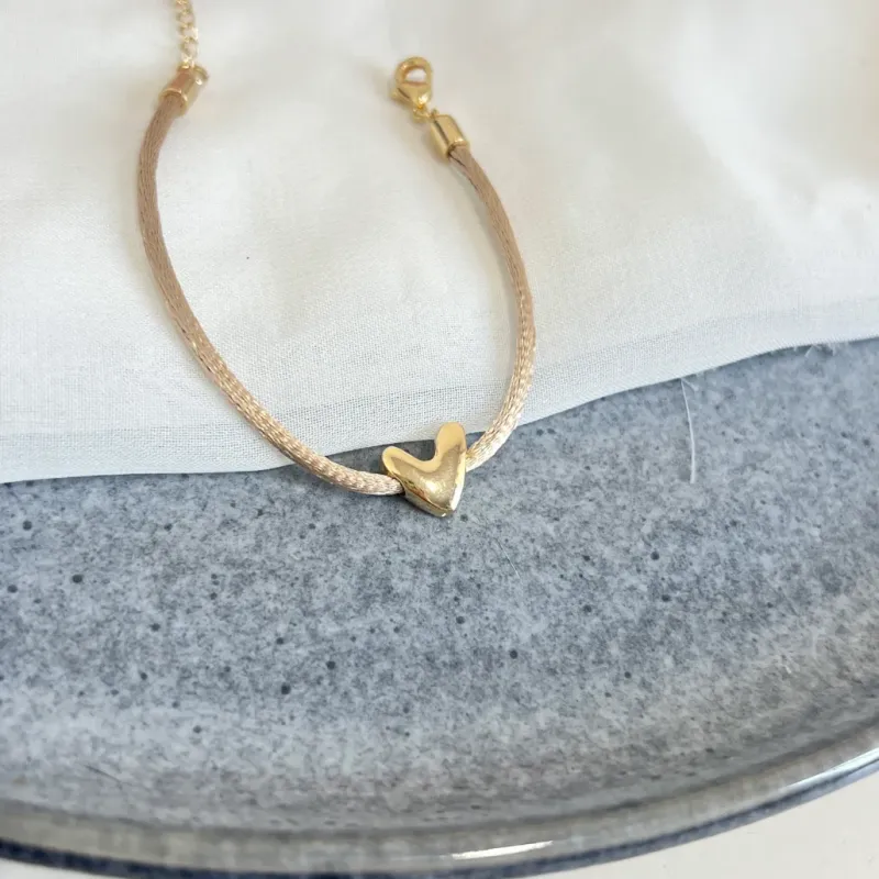 PULSEIRA FIO DE CERA COM PINGENTE DE LETRA - V