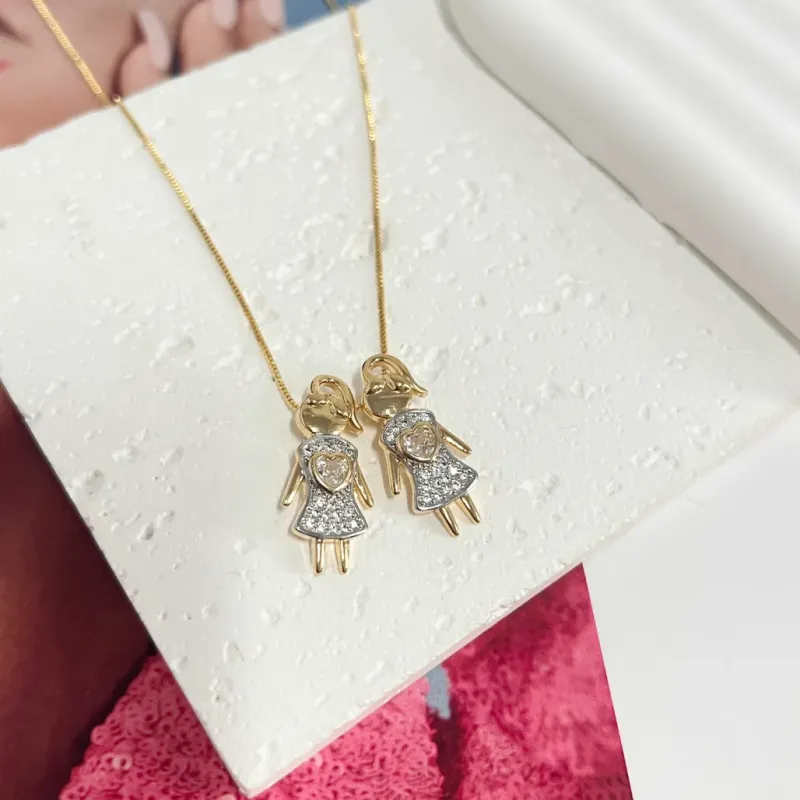 COLAR 2 MENINAS CRAVEJADO COM CORAÇÃO CRISTAL