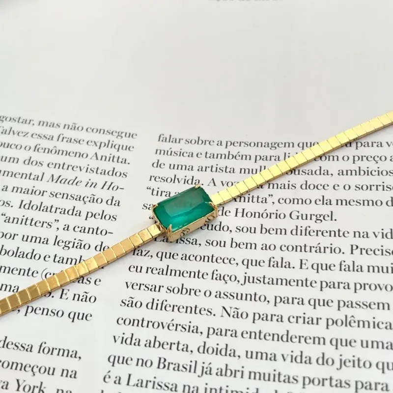 COLAR CHOKER  FITA COM PEDRA VERDE