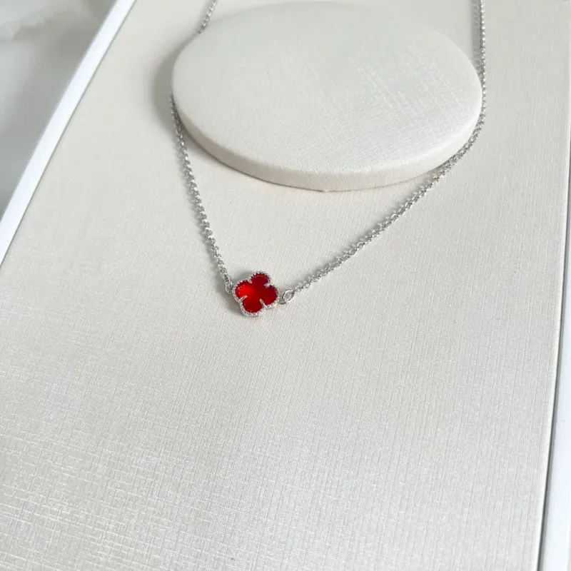 COLAR CHOKER MINI TREVO VERMELHO 45CM