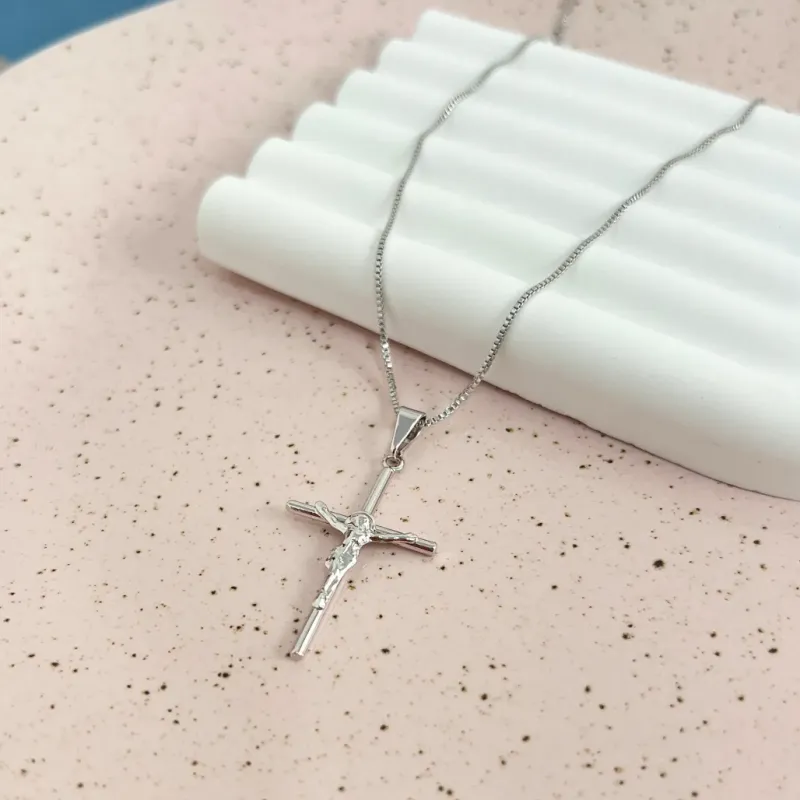 COLAR COM PINGENTE CRUZ COM CRISTO 60CM