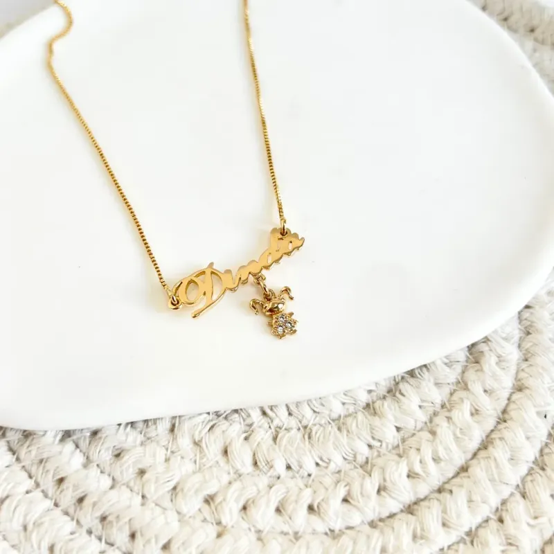 COLAR DINDA COM PINGENTE DE MENINA