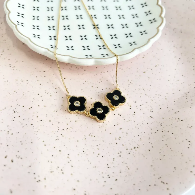 COLAR 3 TREVOS EM MADRE PÉROLA PRETA E PONTO DE LUZ