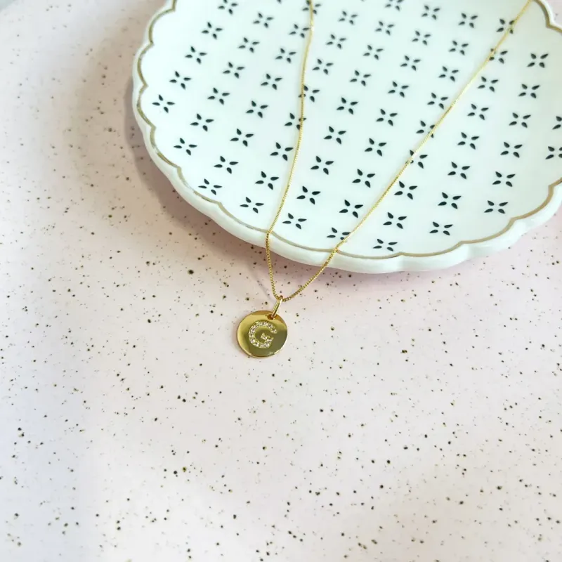 COLAR MINI MEDALHA DE LETRA - G
