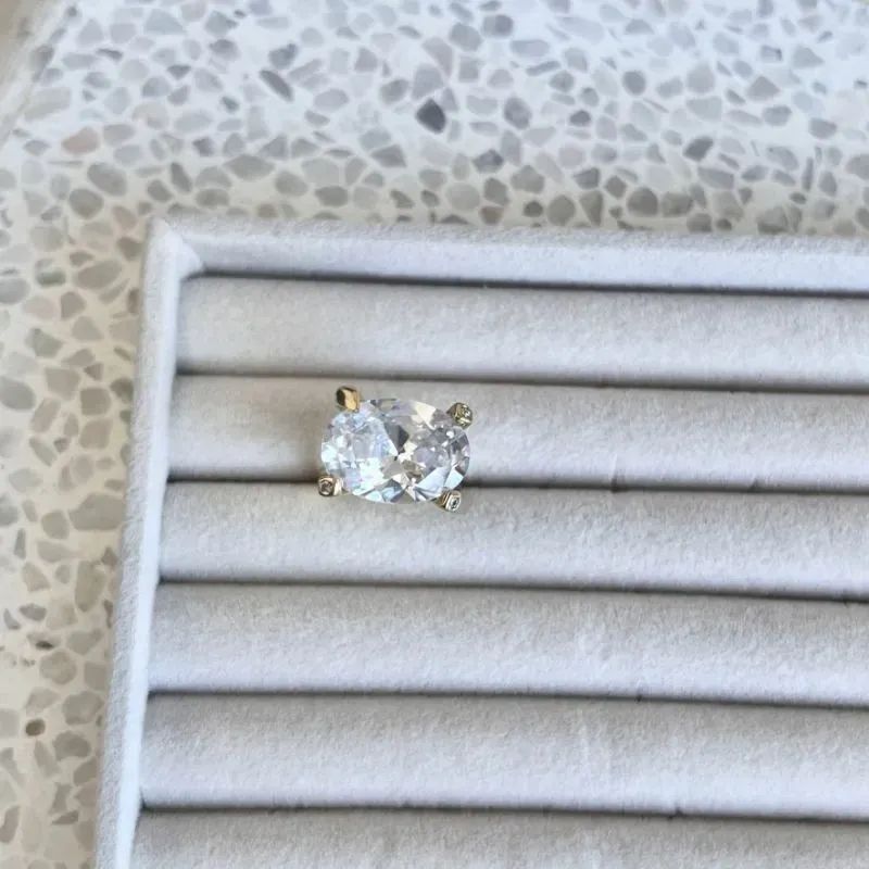 ANEL COM PEDRA ALTA DE ZIRCONIA