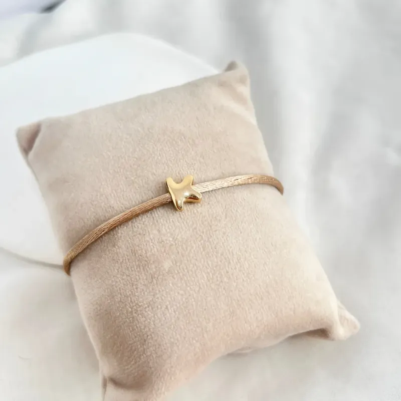 PULSEIRA FIO DE CERA COM PINGENTE DE LETRA - K