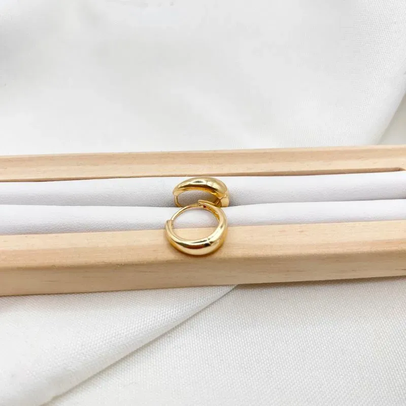 BRINCO ARGOLA ARTICULADA EM FOMATO DE GOTA