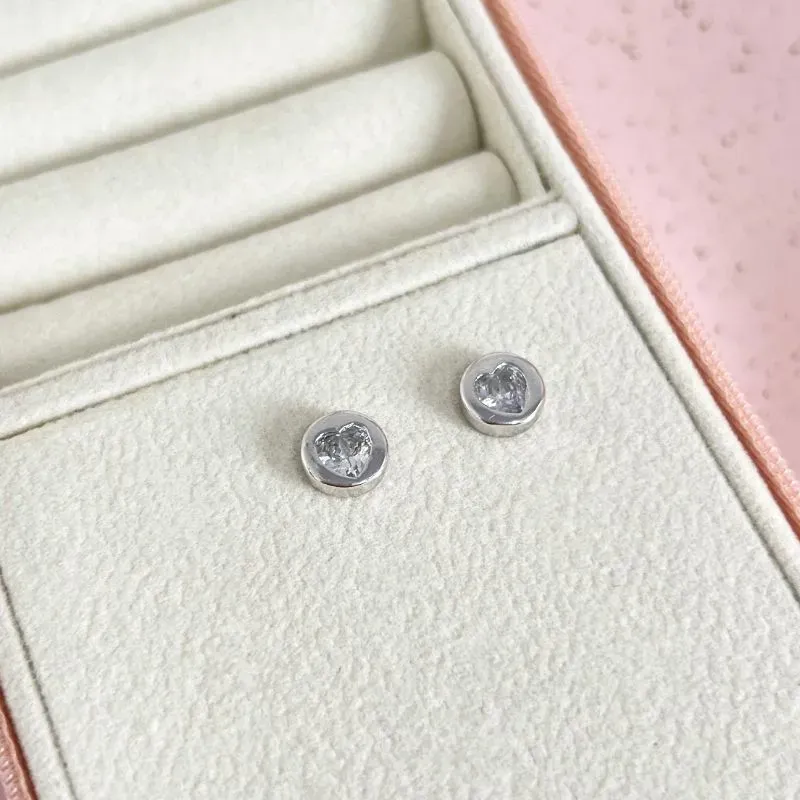 BRINCO REDONDO COM ZIRCONIA DE CORAÇÃO
