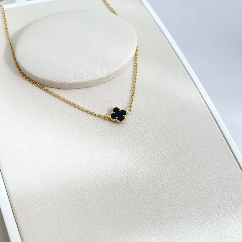 COLAR CHOKER TREVO PRETO 45CM