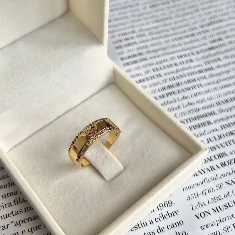 ANEL COM CORAÇÃO MICRO ZIRCONIA COLORIDA