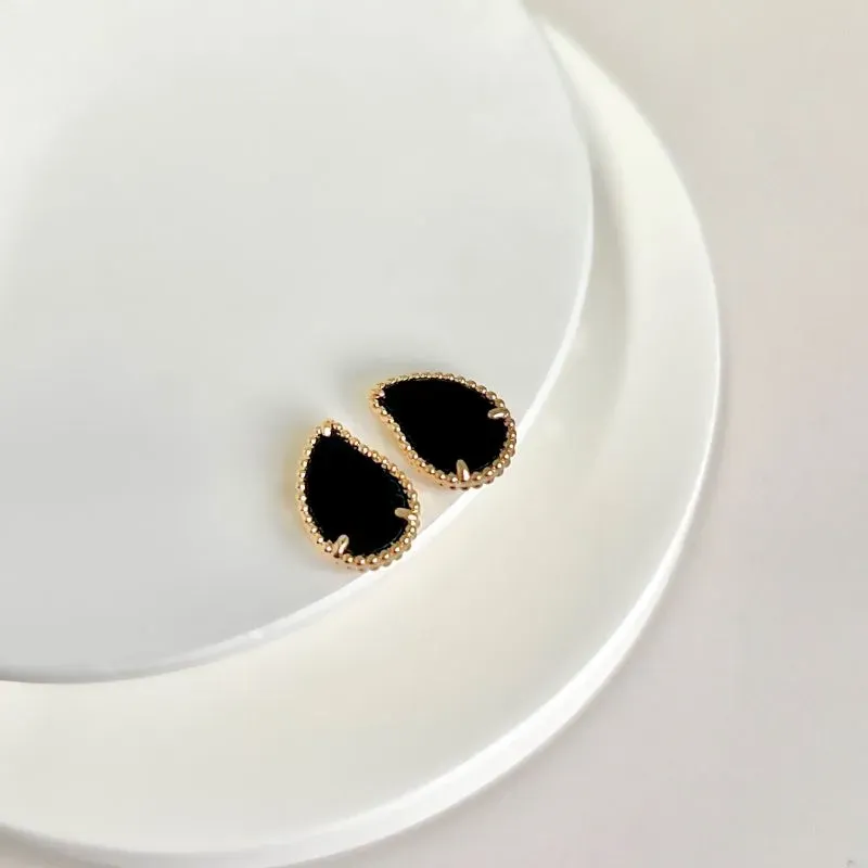 BRINCO GOTA ACRÍLICO PRETO