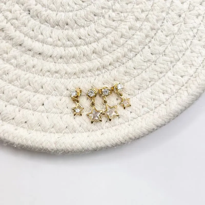 DUPLA BRINCOS PENDURADOS DE ESTRELA