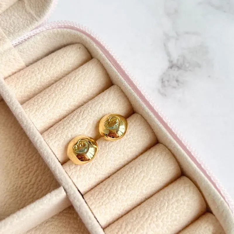 BRINCO BOTÃO COM PEDRA DE CORAÇÃO ACQUA