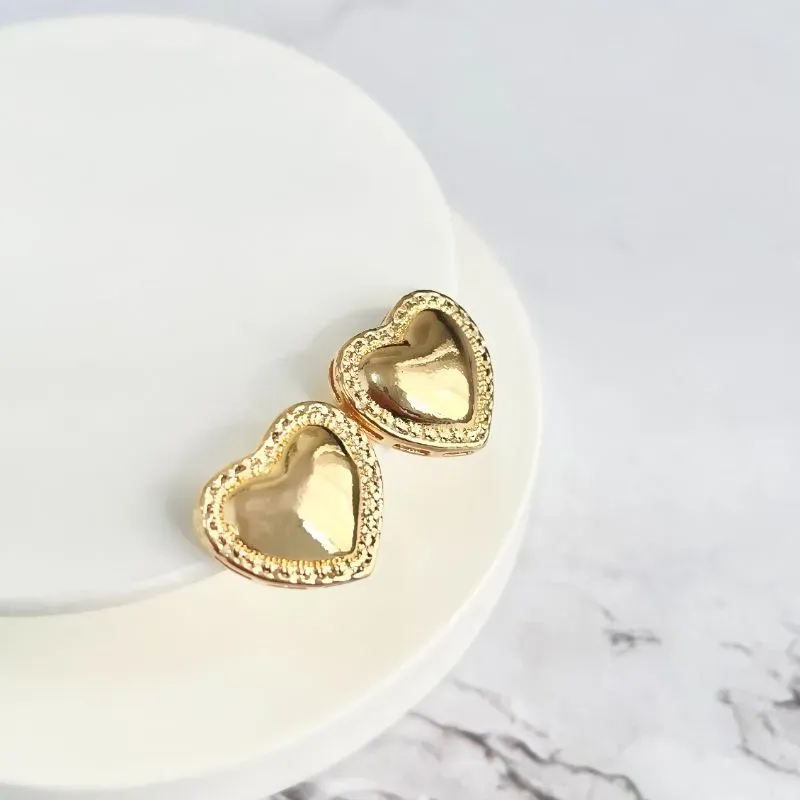 BRINCO CORAÇÃO BORDA TRABALHADA