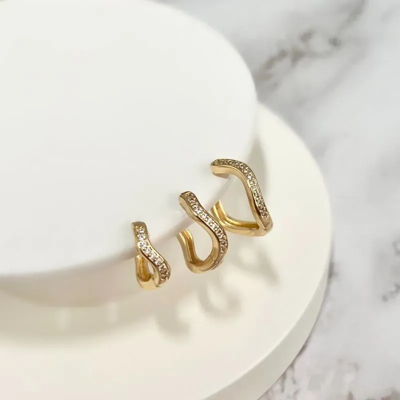 TRIO BRINCOS ARGOLAS ONDULADAS COM MICRO ZIRCONIA