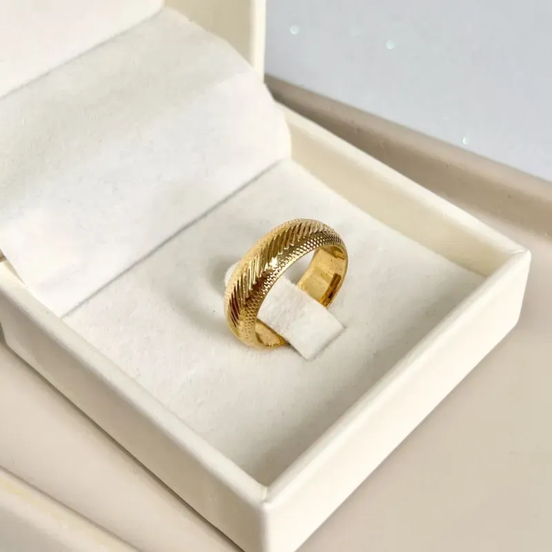 ANEL ALIANÇA DIAMANTADA BALOADA POR FORA