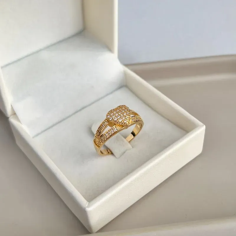 ANEL CORAÇÃO CRAVEJADO