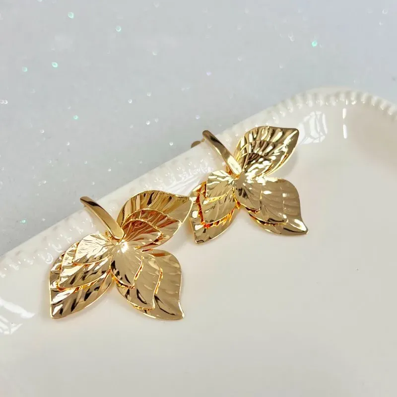 BRINCO 3 CAMADA DE FOLHAS