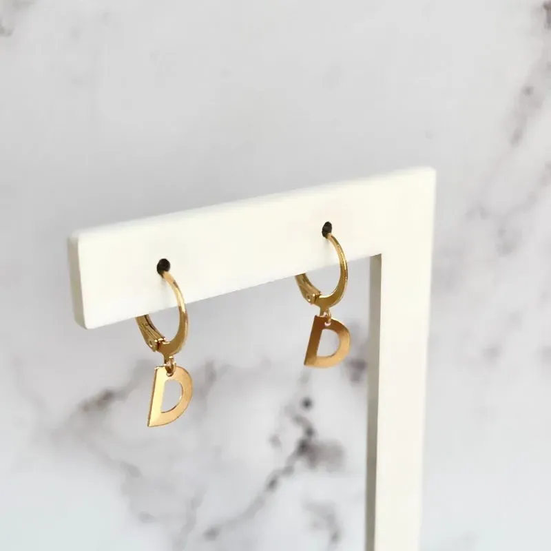 BRINCO ARGOLA DE CLICK LETRAS SIMPLES - D