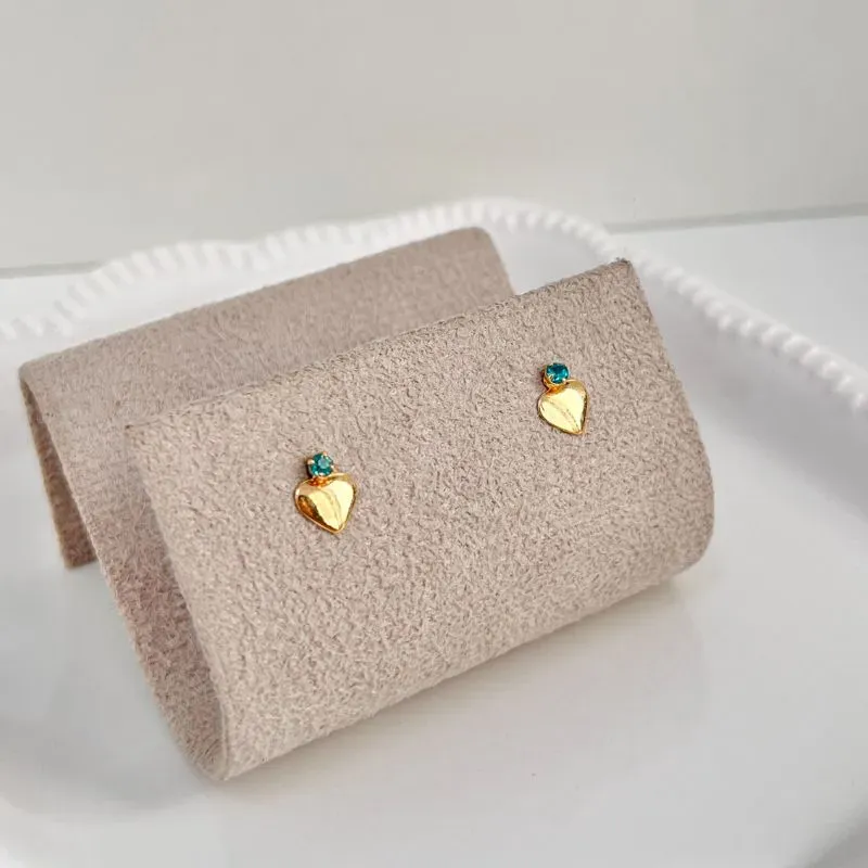 BRINCO CORAÇÃO CHAPA COM PEDRINHA AZUL