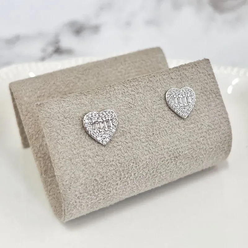 BRINCO CORAÇÃO CRAVEJADO E BAGUETES